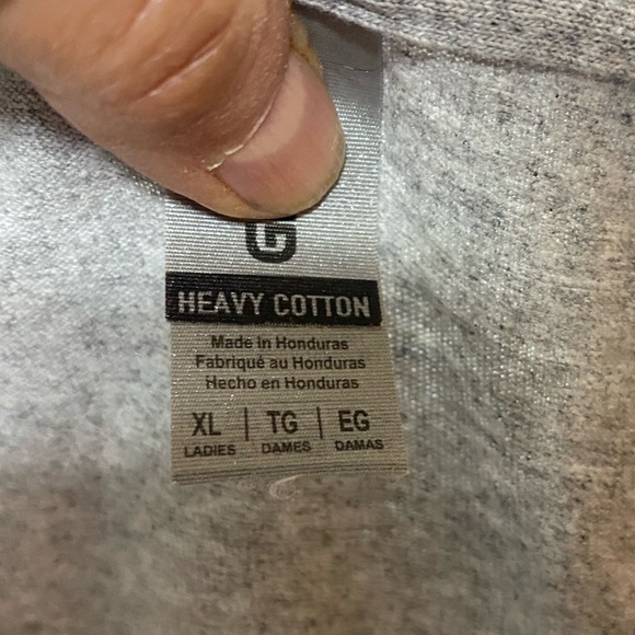 Gildan heavy cotton T with beautiful artistic heart transfer! - Picture 2 of 2